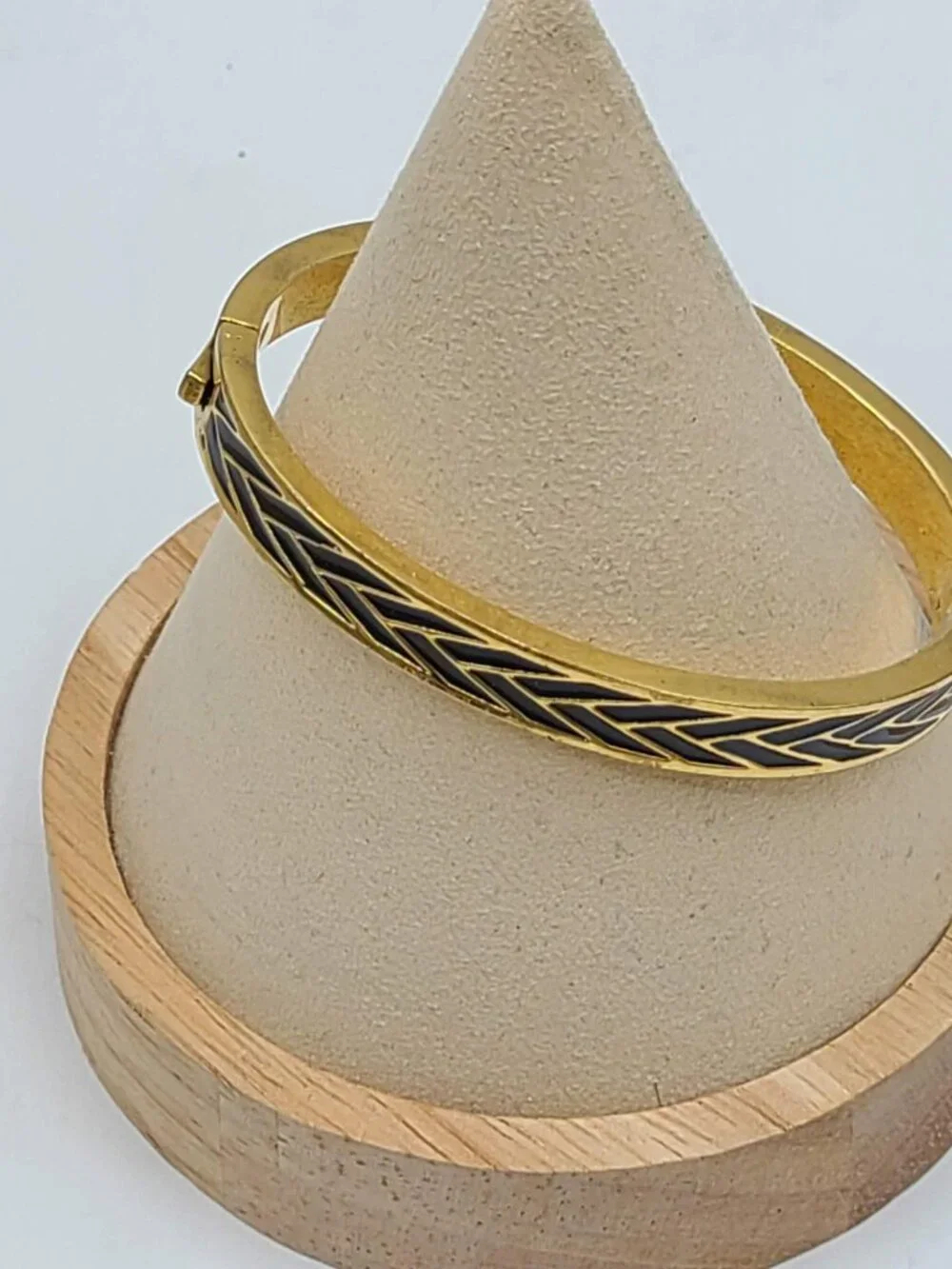 J Crew Black Enamel Gold Tone Textured Hinged Bangle NWOT